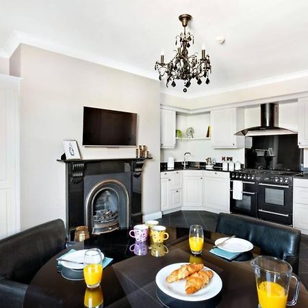 Central Harrogate Townhouse Apartment With Parking מראה חיצוני תמונה