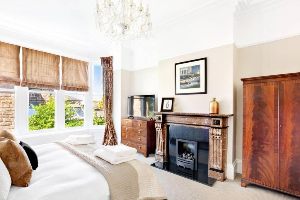 Central Harrogate Townhouse Apartment With Parking מראה חיצוני תמונה
