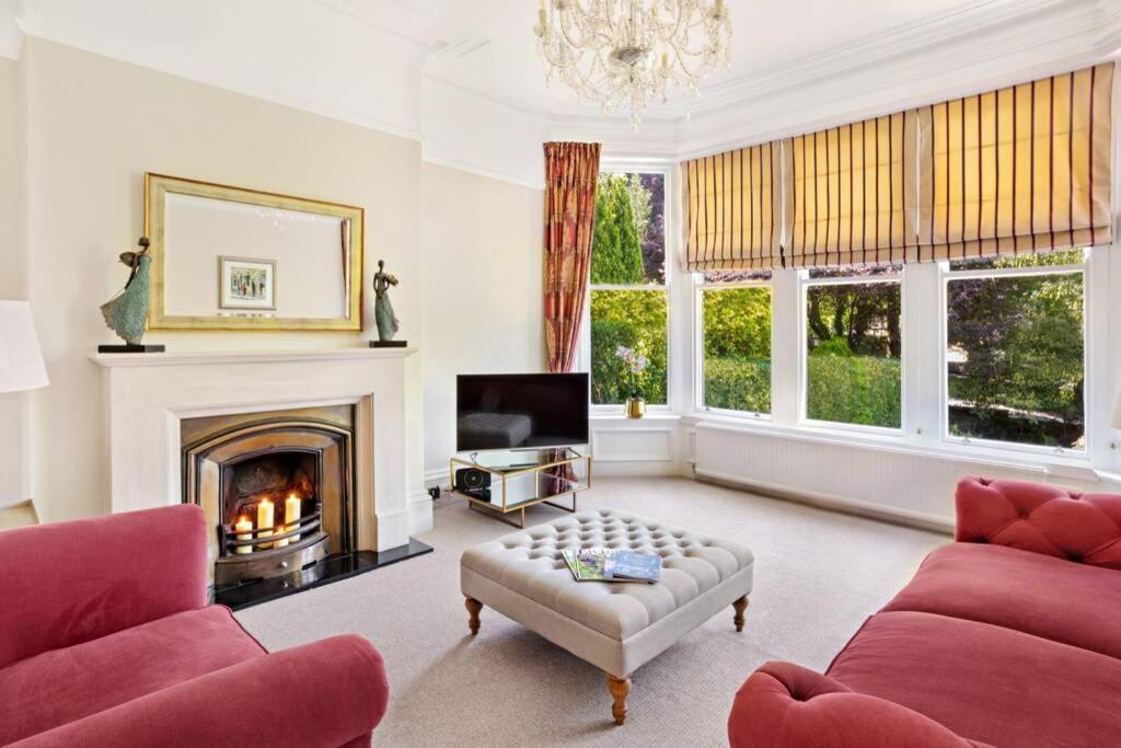 Central Harrogate Townhouse Apartment With Parking מראה חיצוני תמונה